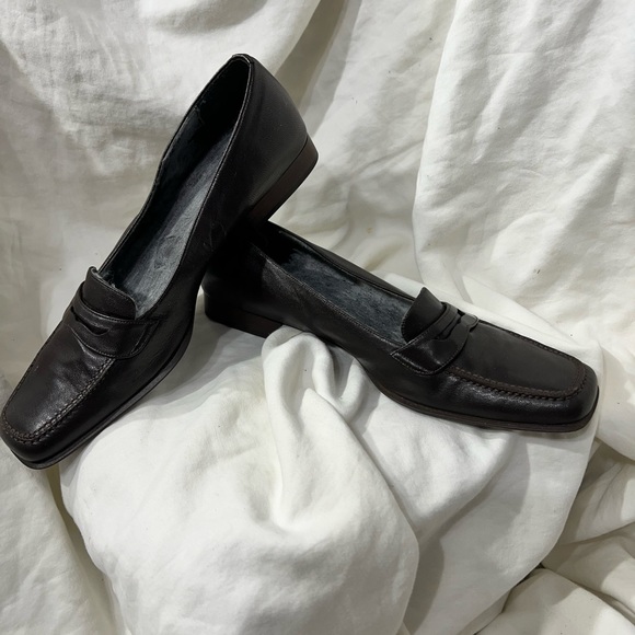 Causal Corners Flat Loafer Color Brown Size 7 1/2 M,  New Shoe Removed Peeling. - Picture 6 of 13